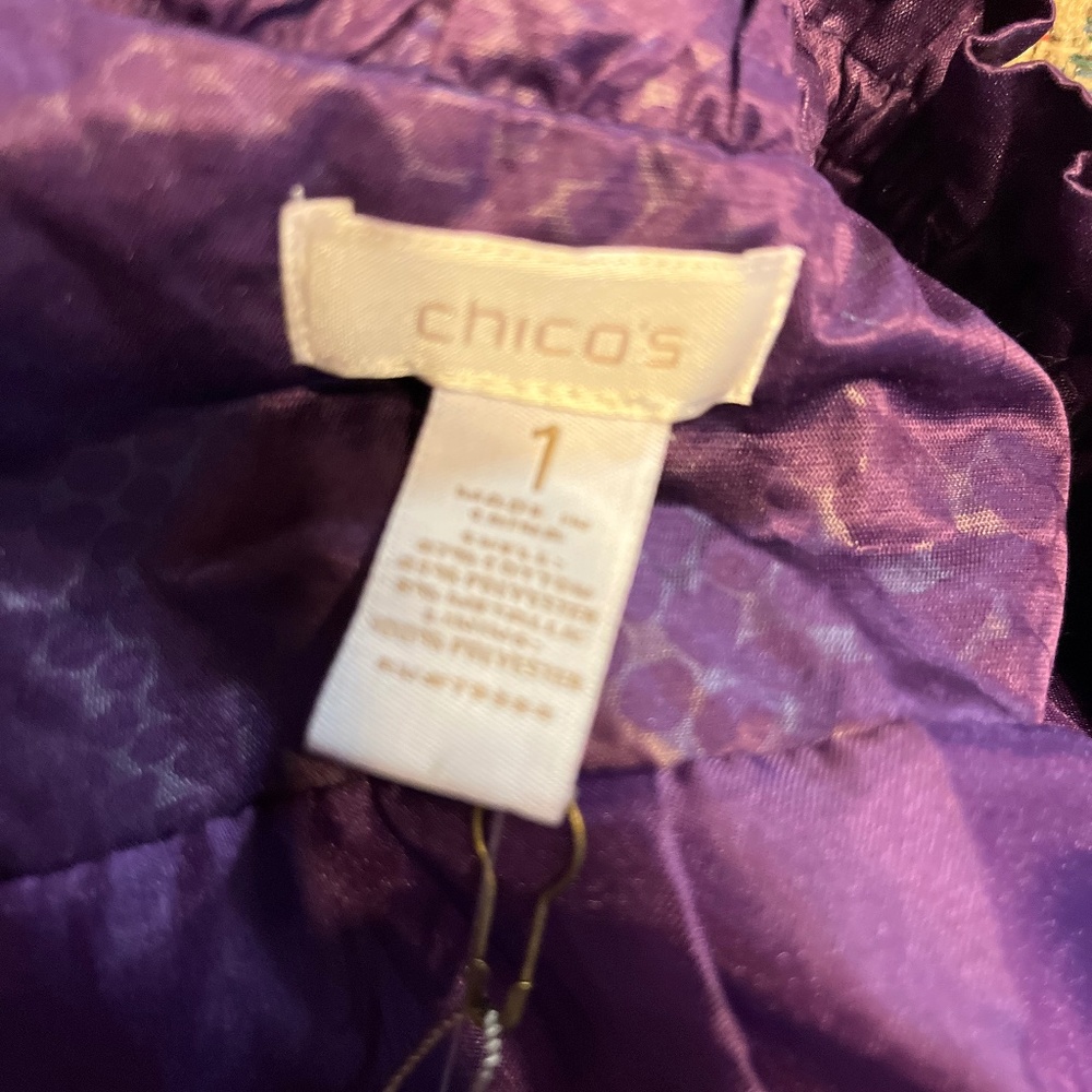 Chico’s purple berry size 1 wind and rain breaker - Picture 5 of 6